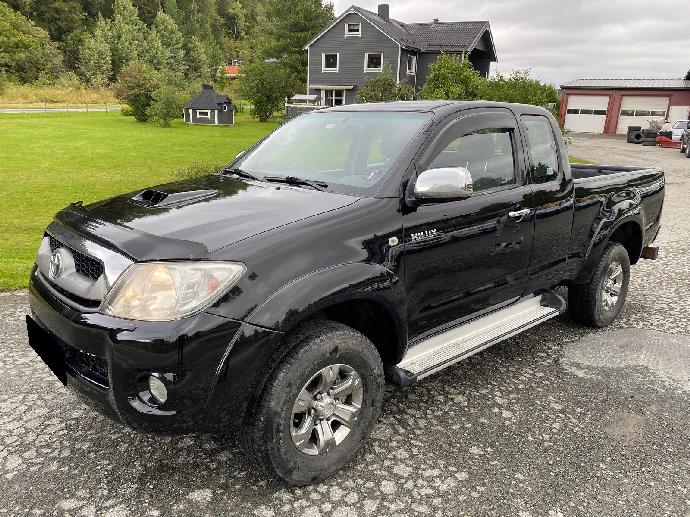 Toyota HiLux X-cab