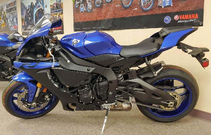 YAMAHA YZF R1M