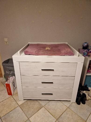 Lit enfant + armoire + table à langer