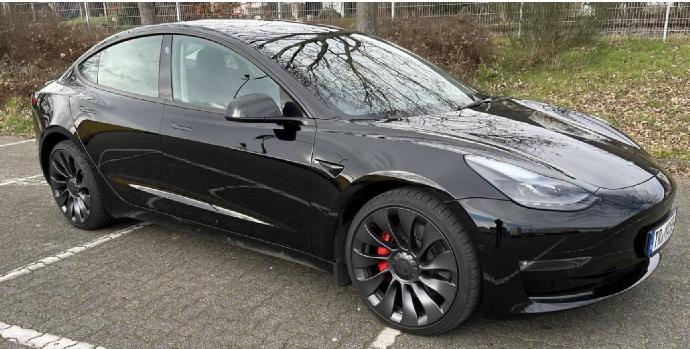 Tesla Model 3 Performance