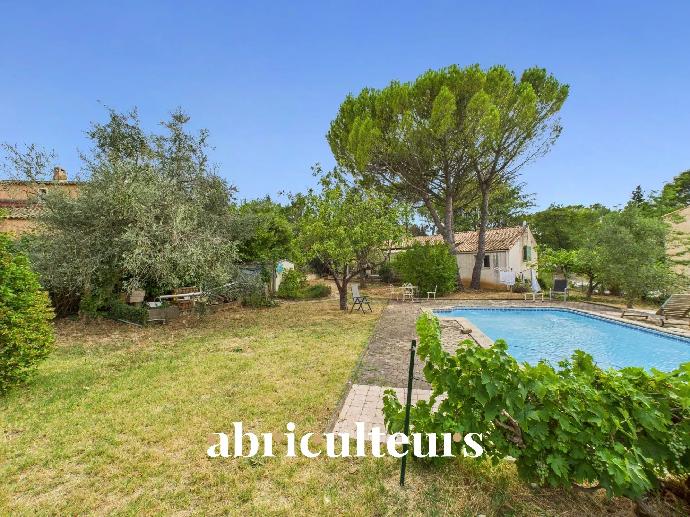 Charming house T4 with garden and pool in Châteauneuf-le-rouge