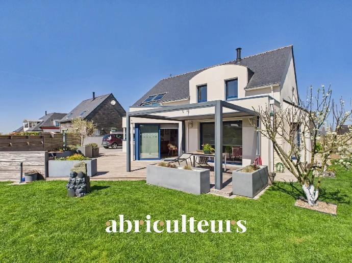 A Favorite in Erdeven – Spacious, Contemporary, Family-Friend