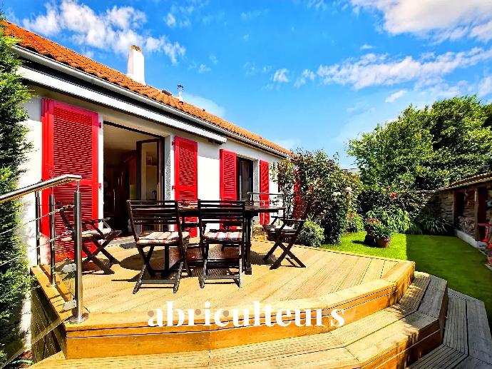 Charming renovated house 135M2 - Non attached - Wooden terraces