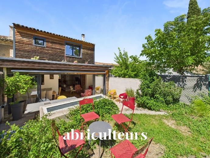 Village Charm with Modern Comfort in Lambesc