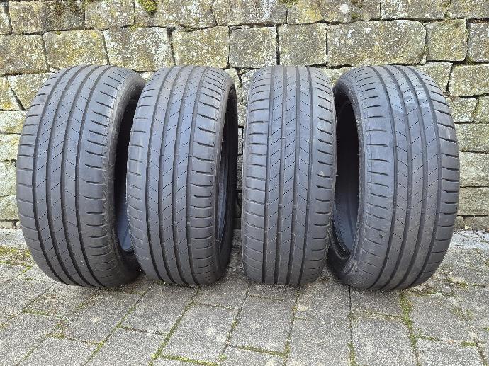 à vendre 4 pneus d'été Bridgestone Turanza 235/50R19