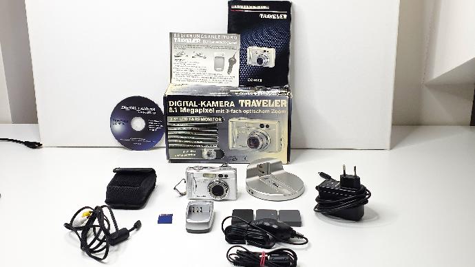 Appareil photo numérique avec de nombreux accessoires, carte m�