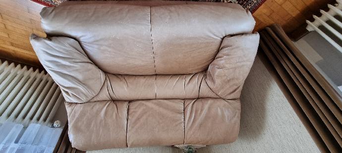 2 canapés en cuir identiques